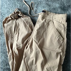 hollister cargo pants, size xs